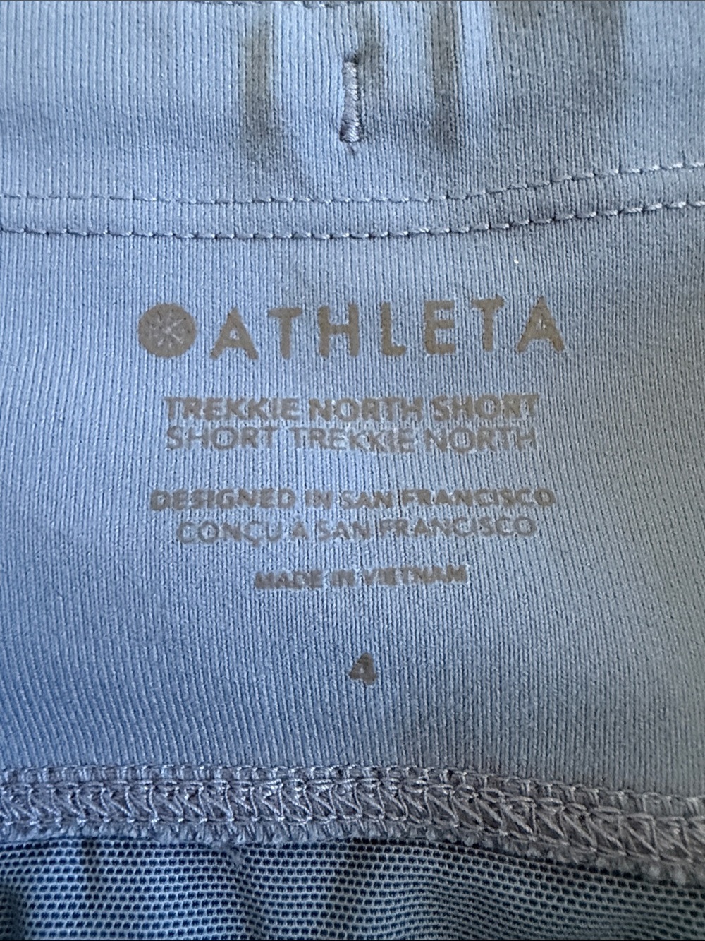 NWT Athleta Trekkie North Short w zip pockets Athletic Shorts size 4 - Picture 2 of 4
